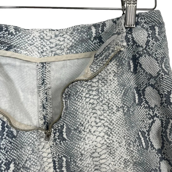 Free People Modern Femme Novelty Mini Snakeskin Skirt in Grey Combo Size 10 - Picture 13 of 16
